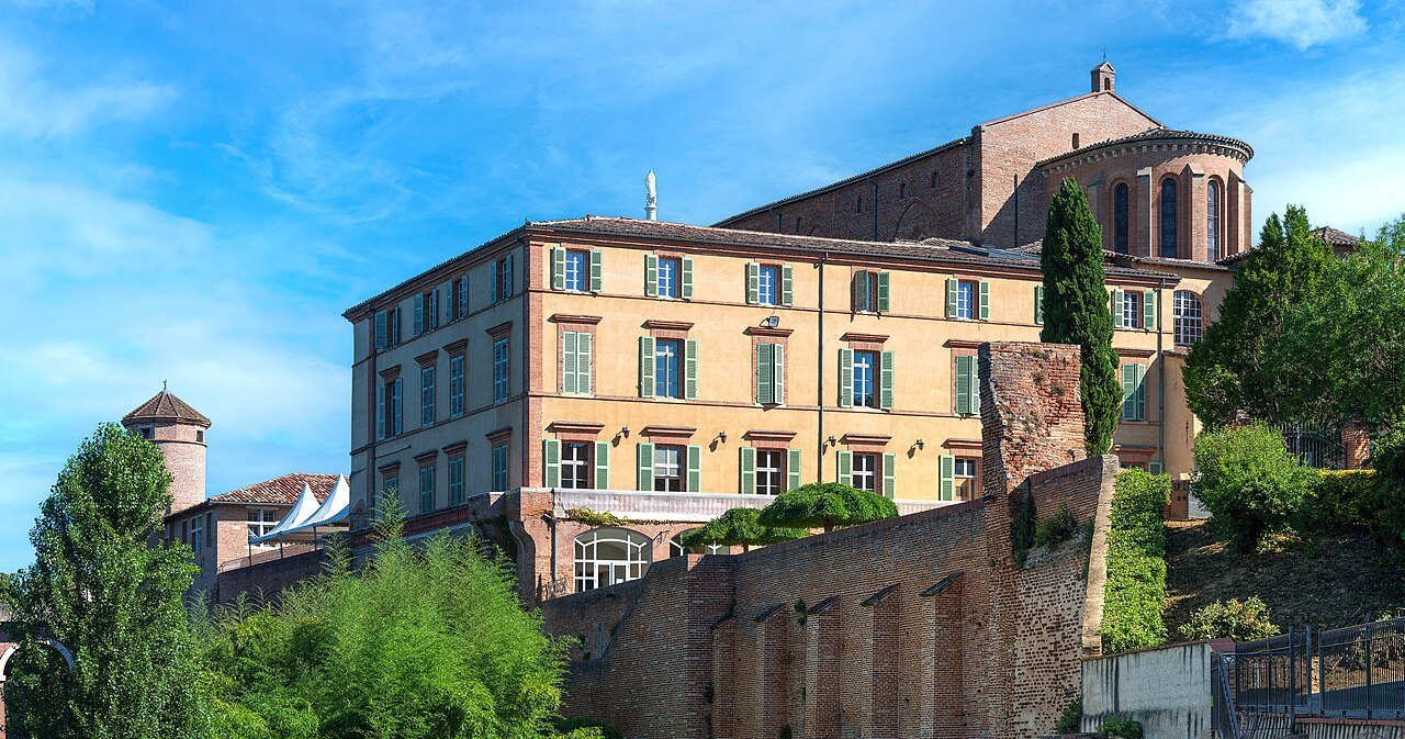 L’abbaye Saint-Michel à Gaillac, au bord du Tarn